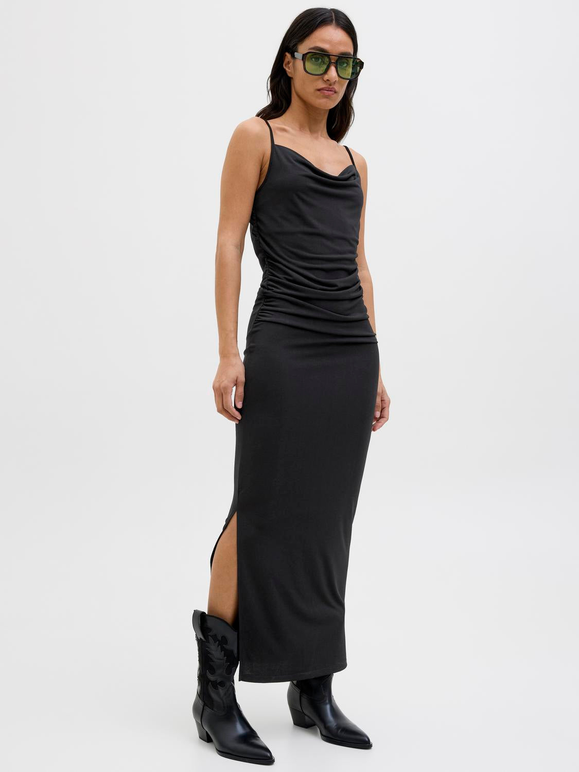 model_shot-front